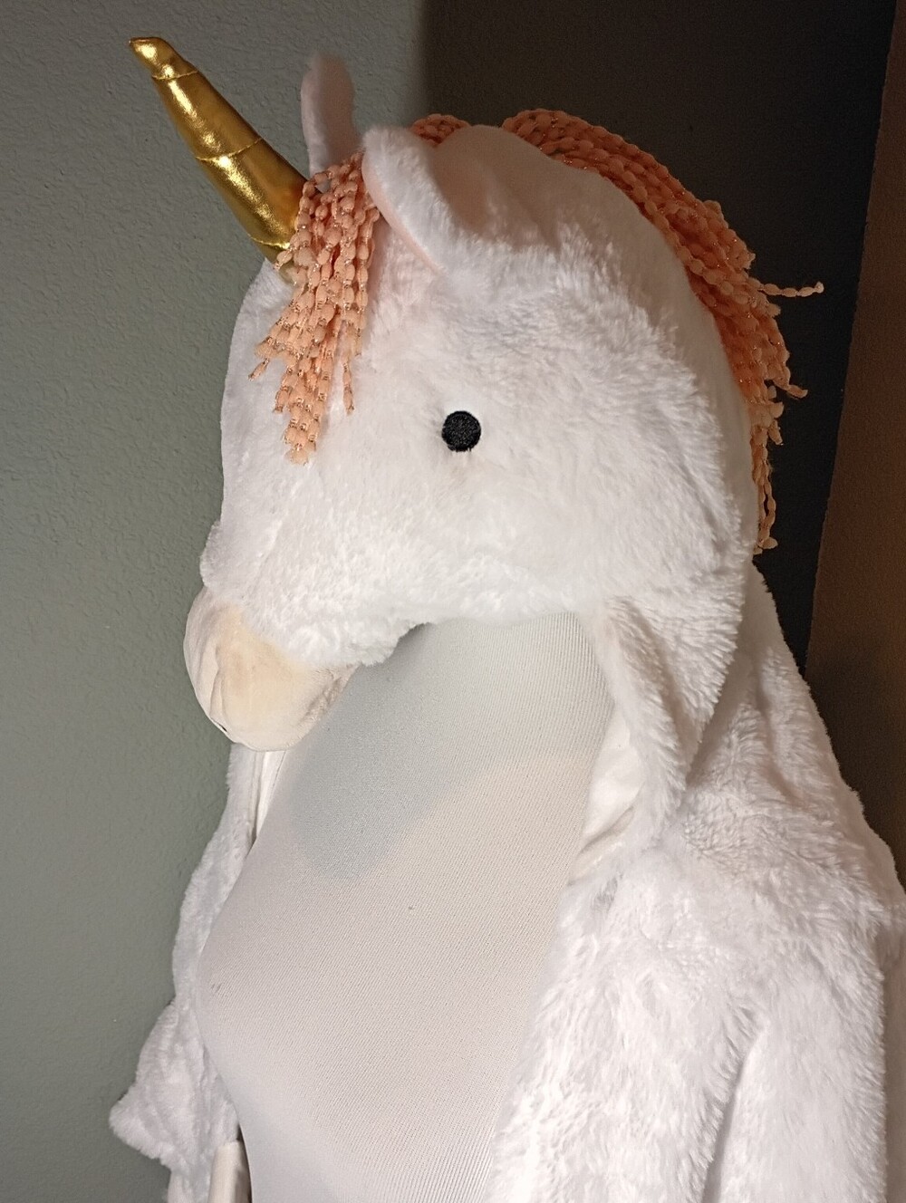 Pillowfort White Unicorn Hooded Blanket- NWOT